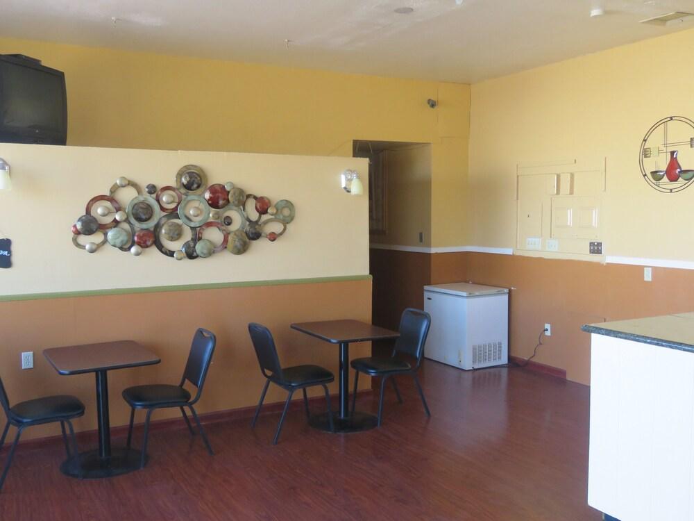 Economy Inn Сокорро Экстерьер фото