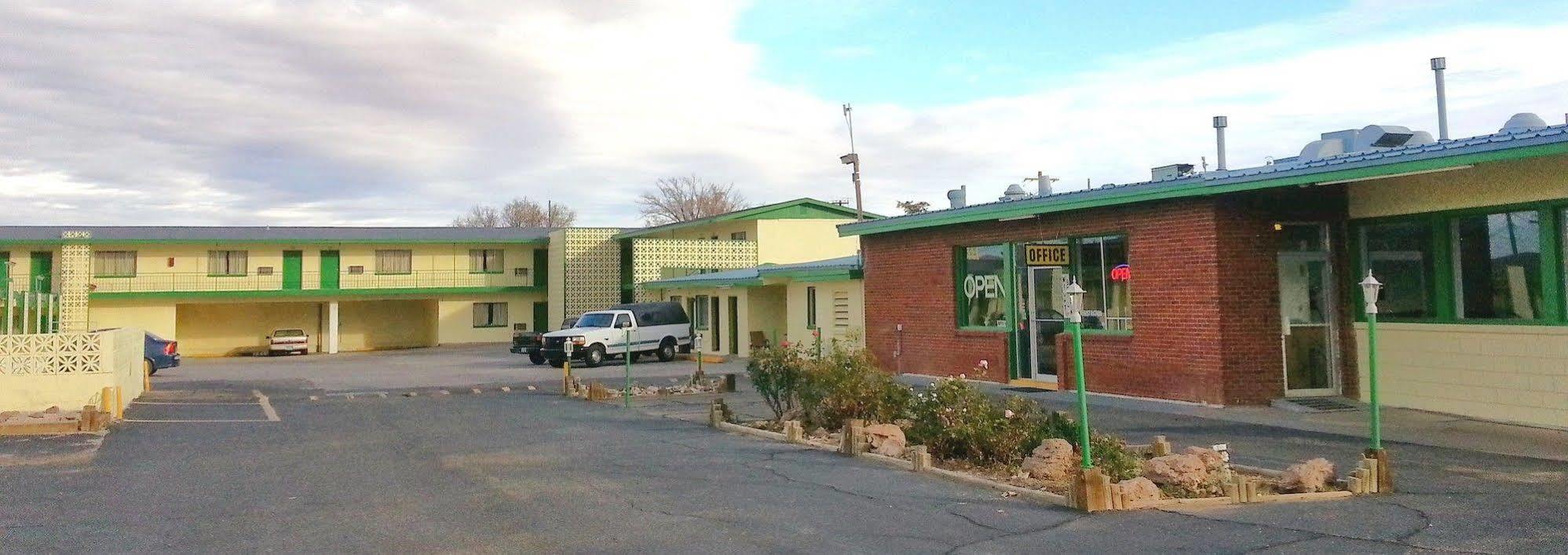 Economy Inn Сокорро Экстерьер фото